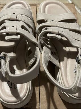 Clarks Women's Light Beige Strappy Leather Sandals